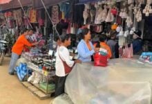 Cambodian vendors leave Chong Chom market amid border tensions