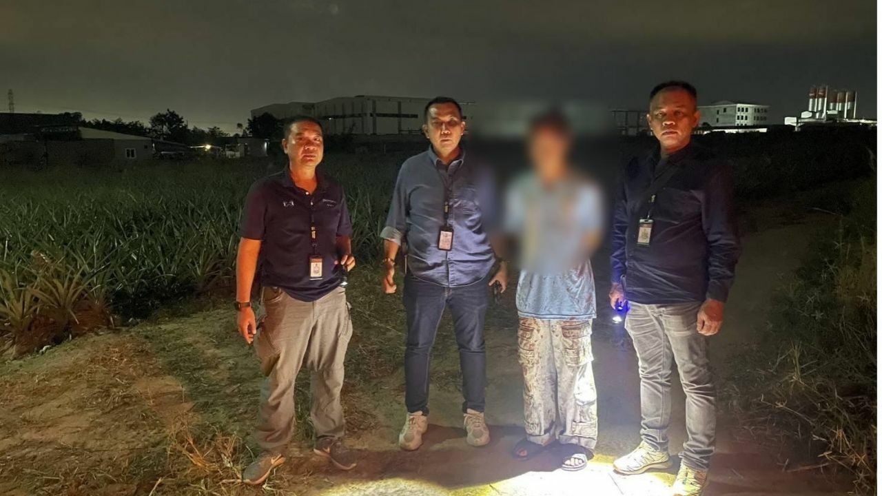 Husband hides in pineapple field after Sri Racha knife rampage