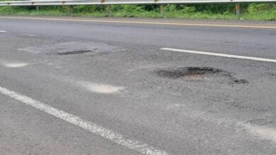 Large pothole on Chok Chai-Det Udom Road causes vehicle damage