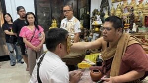 Devotees flock to Ayutthaya hermitage for blessings before lottery