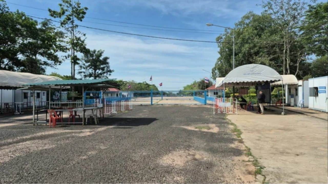 Thai-Cambodian border crossing closes amid rising tensions