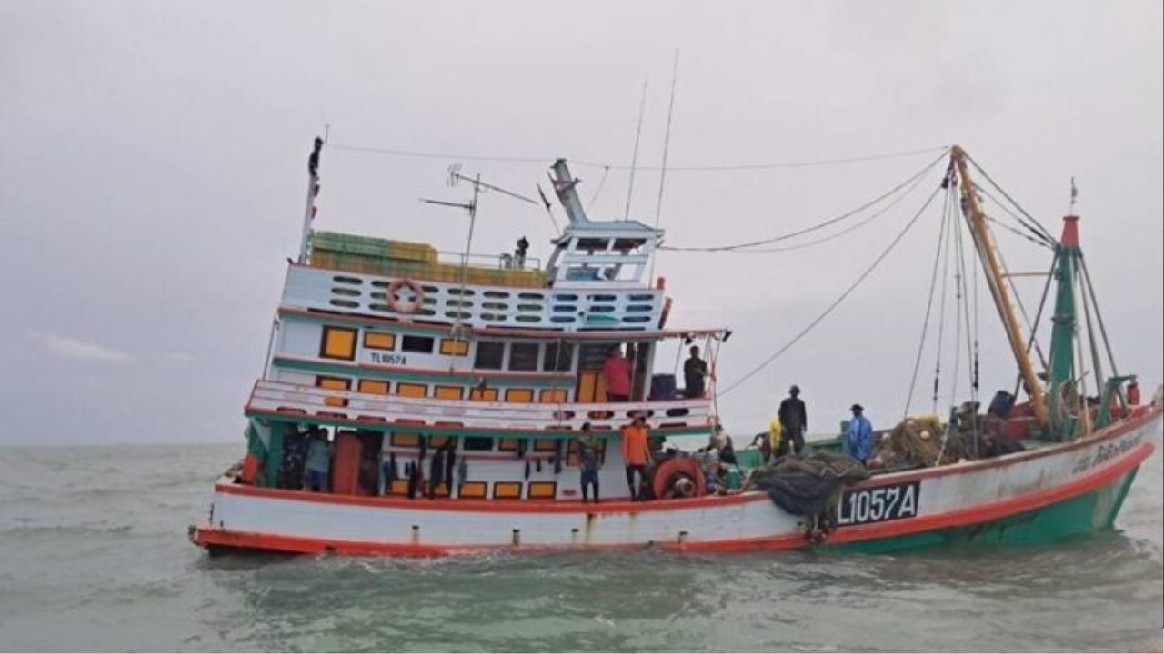 Fishing vessel fire off Surat Thani coast claims one life