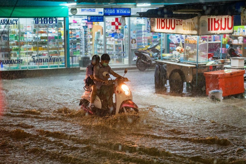 Pattaya hit by torrential rain: Flash floods and storm warnings | News by Thaiger
