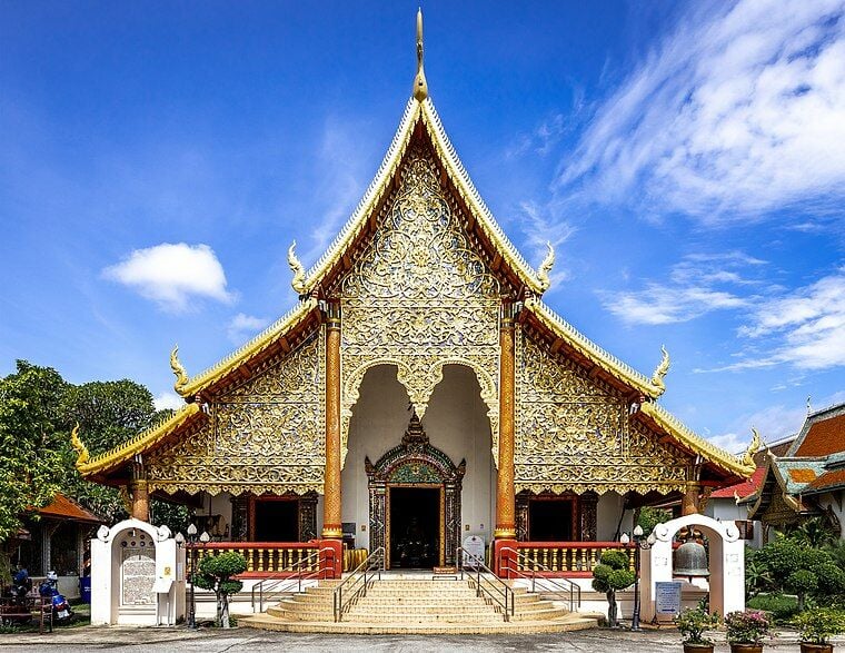 Foreign tourist vandalises Chiang Mai temple, police seek suspect | News by Thaiger