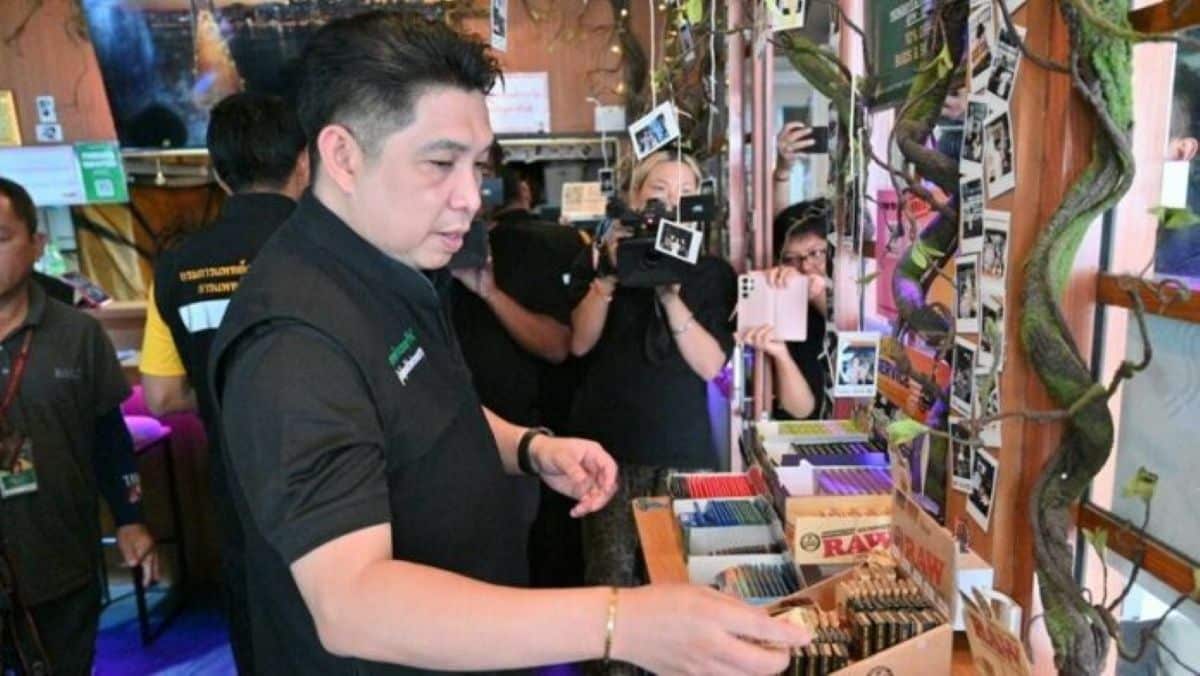 Bangkok cannabis shops raided for illegal gummy sales | News by Thaiger