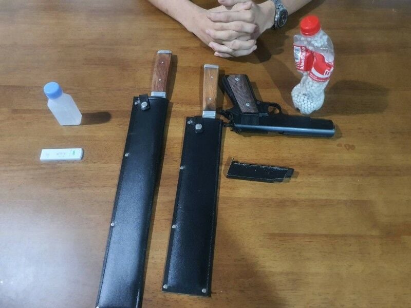 Blade and shame! Burmese teen busted after flaunting weapons | News by Thaiger