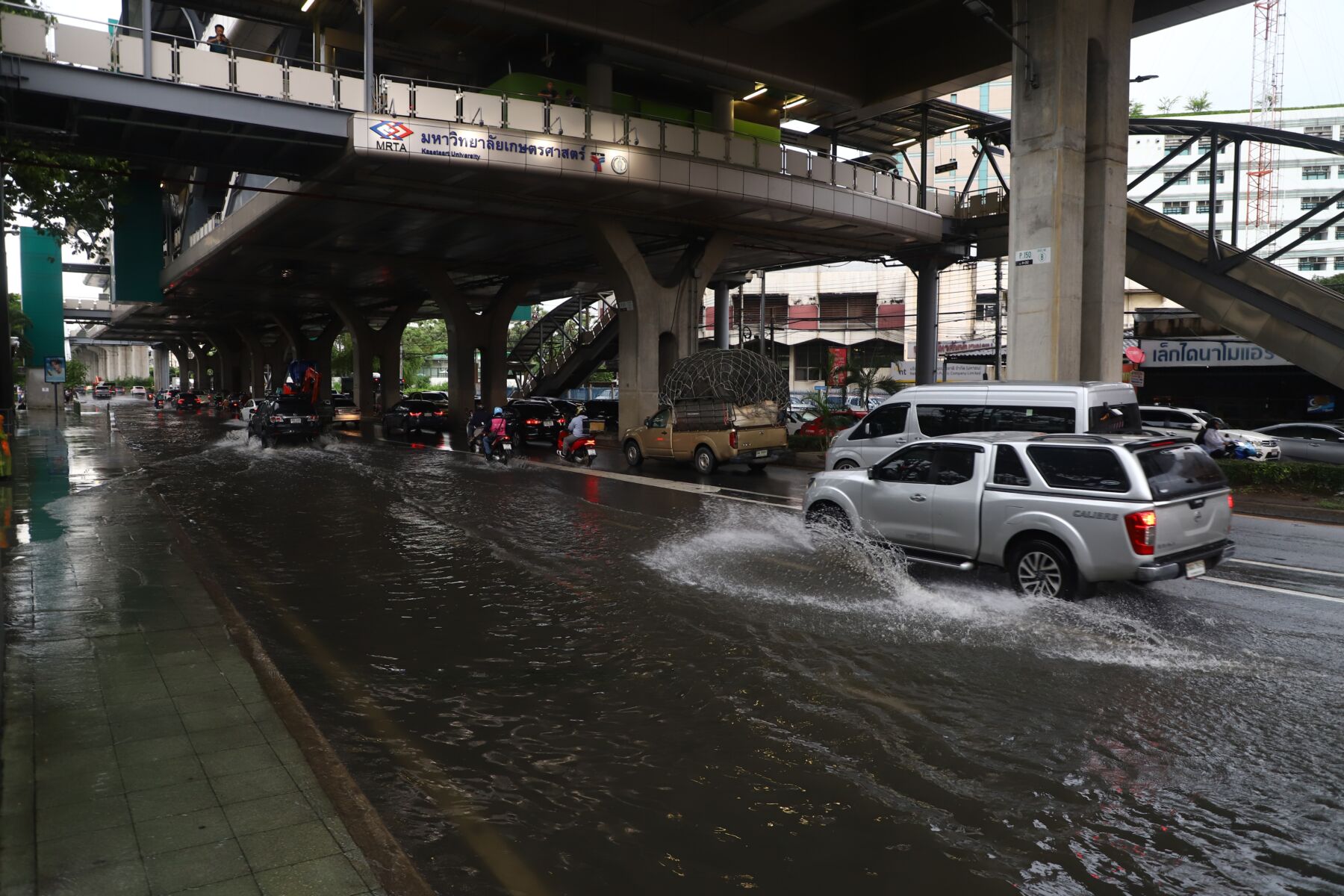 More rain: Thunderstorms and downpours continue to hit Thailand | News by Thaiger