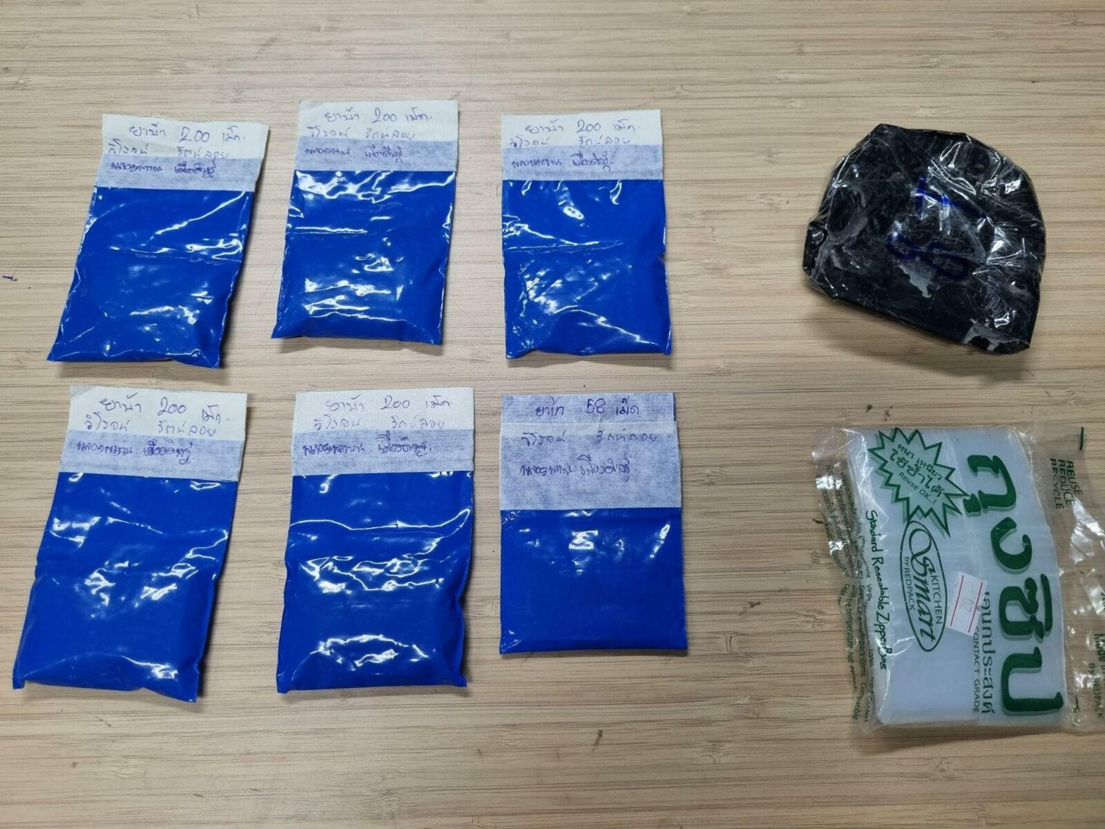 Pattaya couple cuffed for meth deal with toddler in tow | News by Thaiger