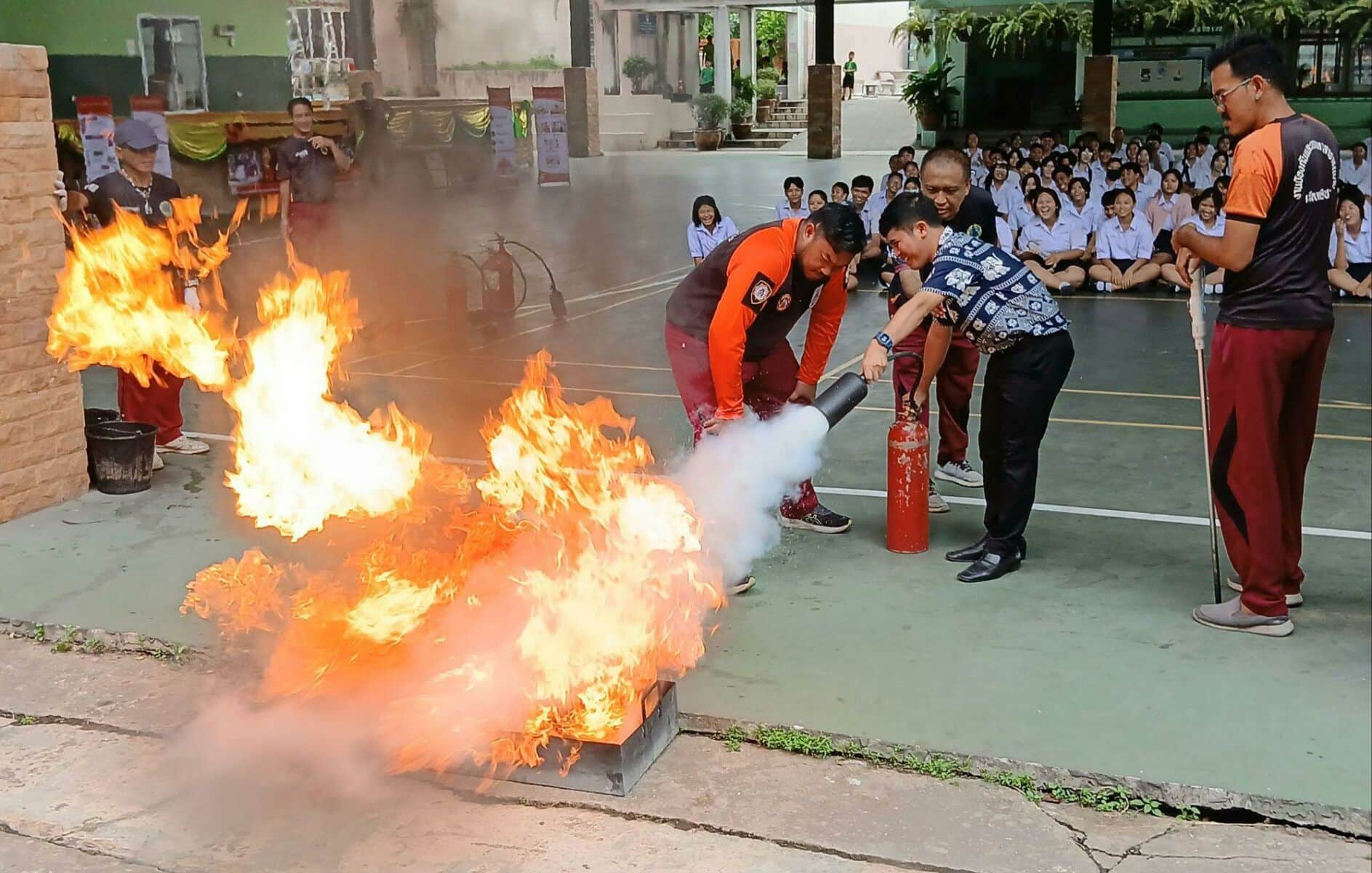 Class action: Thai schoolkids fight fire with fryer power | News by Thaiger