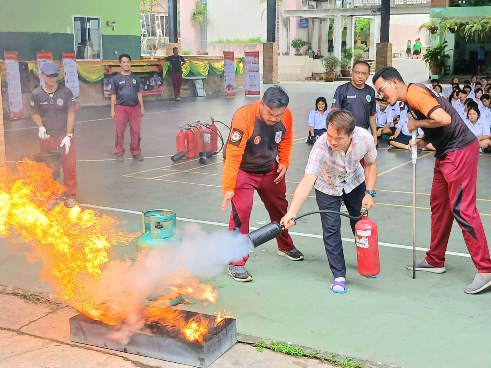 Class action: Thai schoolkids fight fire with fryer power | News by Thaiger