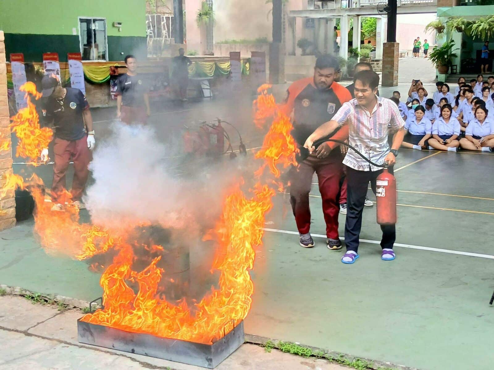 Class action: Thai schoolkids fight fire with fryer power | News by Thaiger