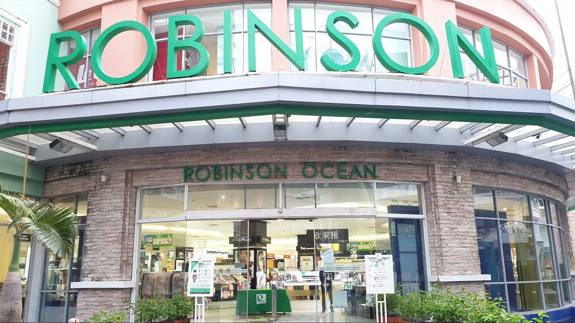 Robinson at Jungceylon Phuket sells a wide range of items