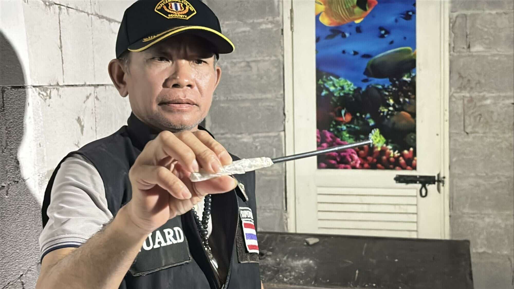 Pattaya beach vendor man lights up in drug-fuelled meltdown | News by Thaiger