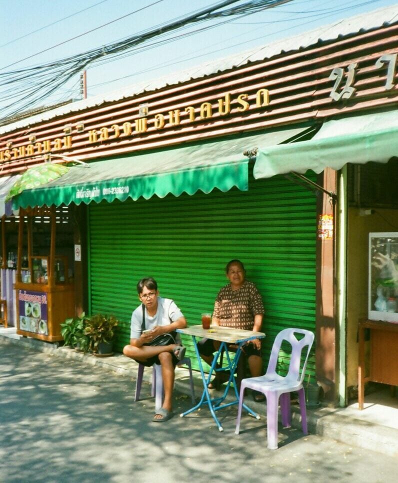 A roadside cafe in Bangkok