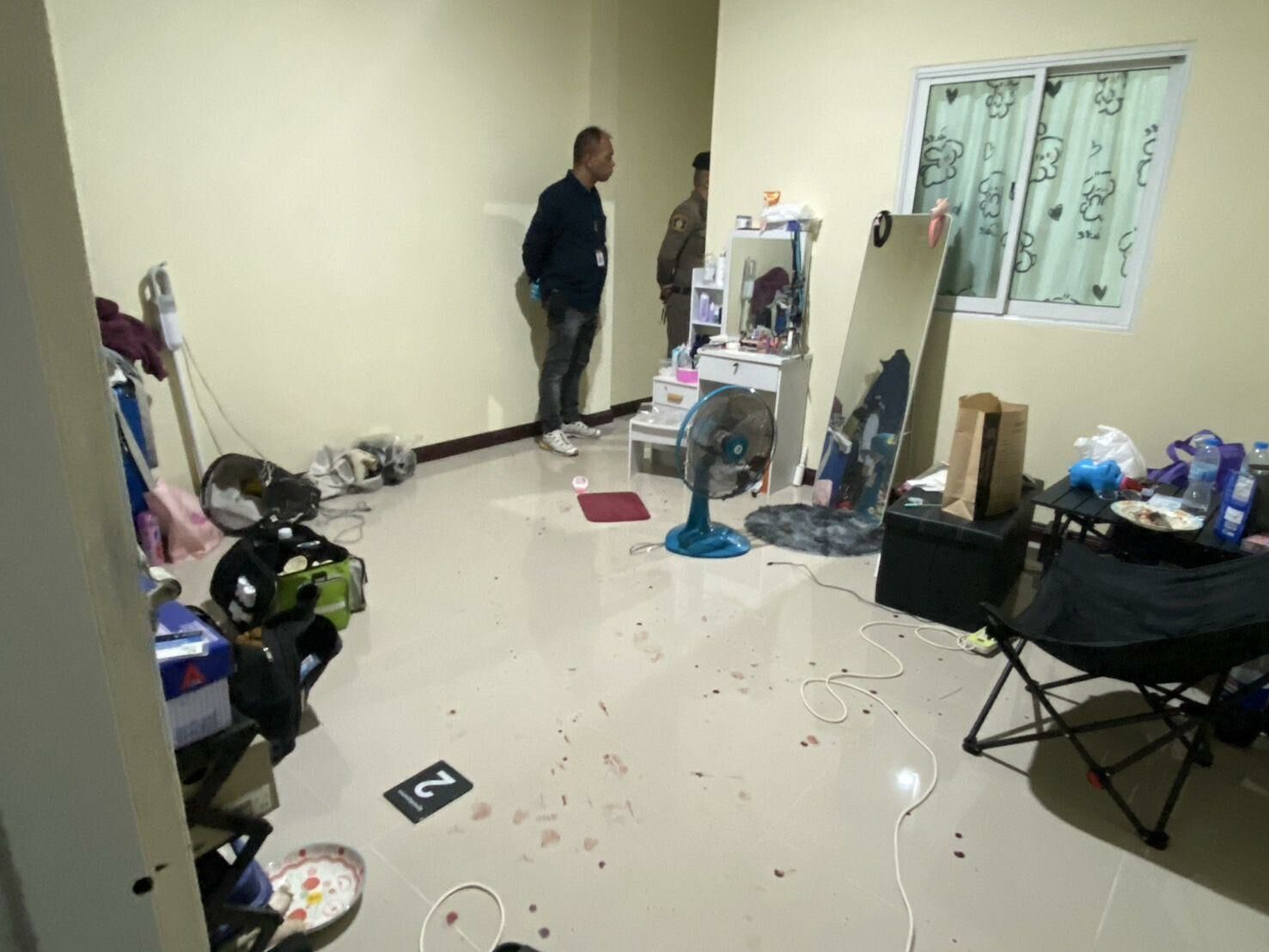 Husband hides in pineapple field after Sri Racha knife rampage | News by Thaiger