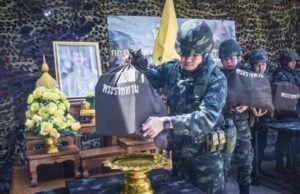 King’s royal gifts boost soldier morale along Thai‑Cambodian border