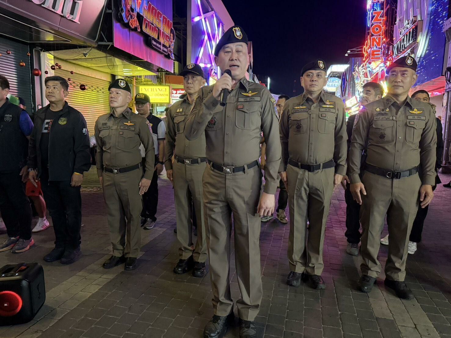 Street patrol cracks down on Pattaya Walking Street sleaze | News by Thaiger
