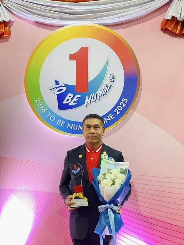 Phuket governor wins top honour for anti-drug crusade | News by Thaiger