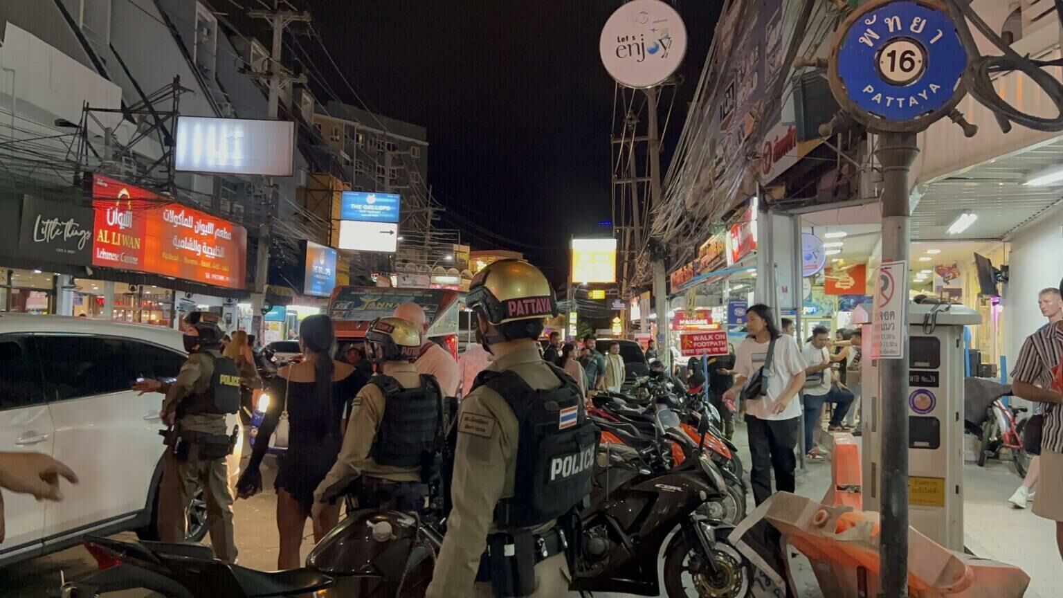 Pattaya mob sparks bill-dodging chaos at Indian restaurant | News by Thaiger