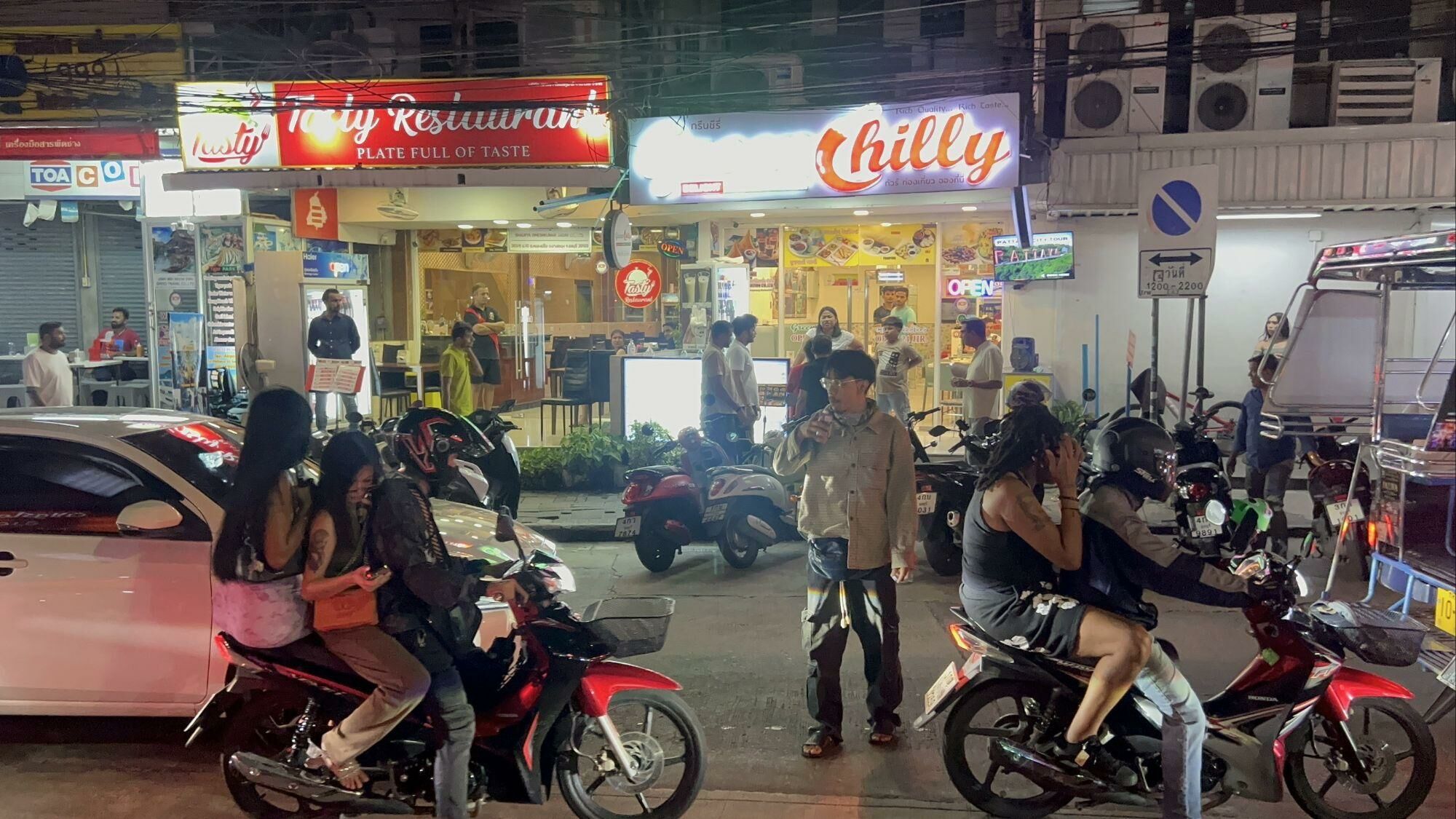 Pattaya mob sparks bill-dodging chaos at Indian restaurant | News by Thaiger