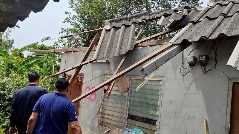 Homes wrecked, power poles downed in Thalang storm chaos | News by Thaiger