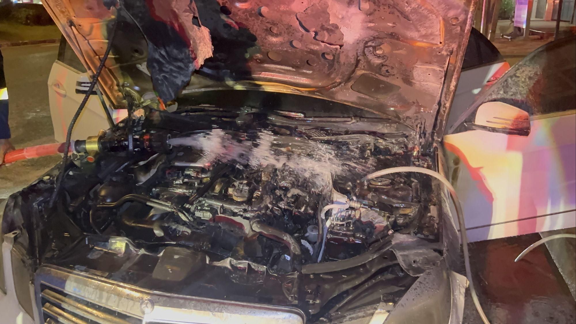 Top cop’s Mercedes goes up in flames in Pattaya | News by Thaiger
