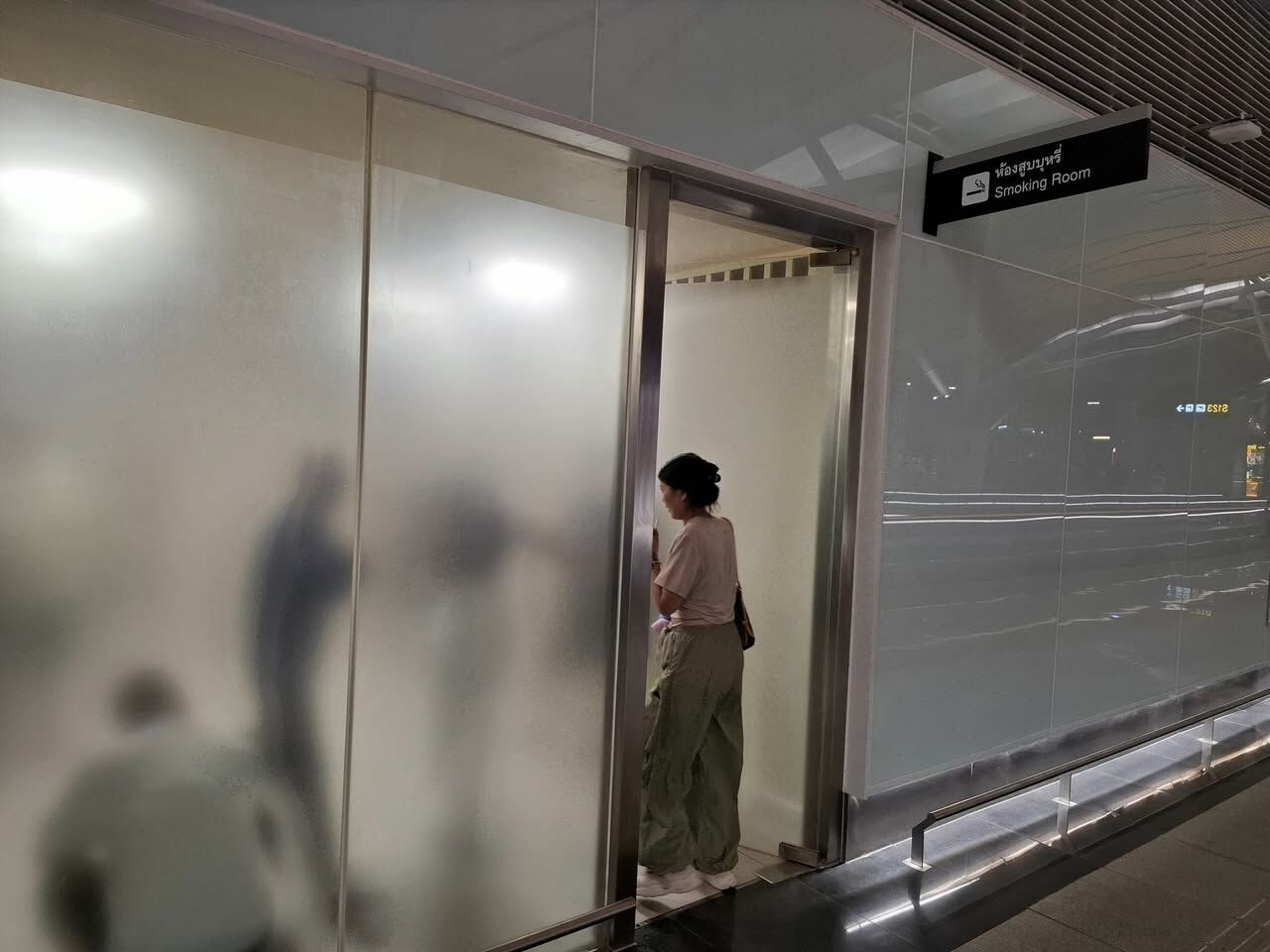 Suvarnabhumi tests indoor smoking rooms to curb toilet puffing | News by Thaiger