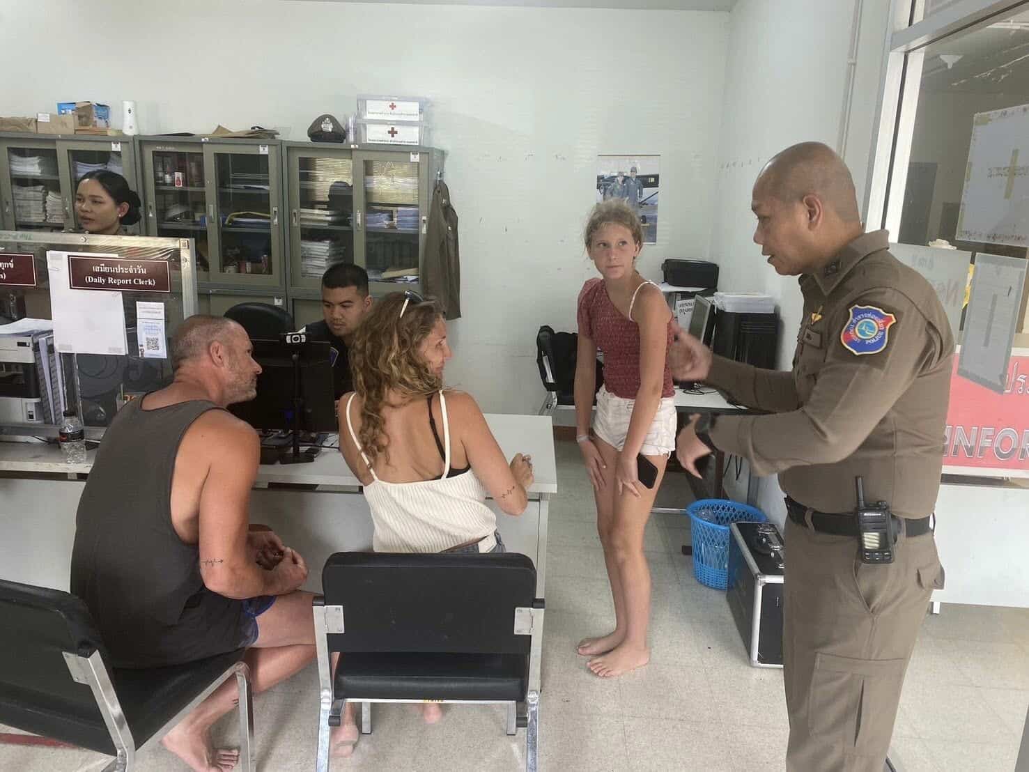 Spanish family rescued after boat capsizes off Koh Samui | News by Thaiger