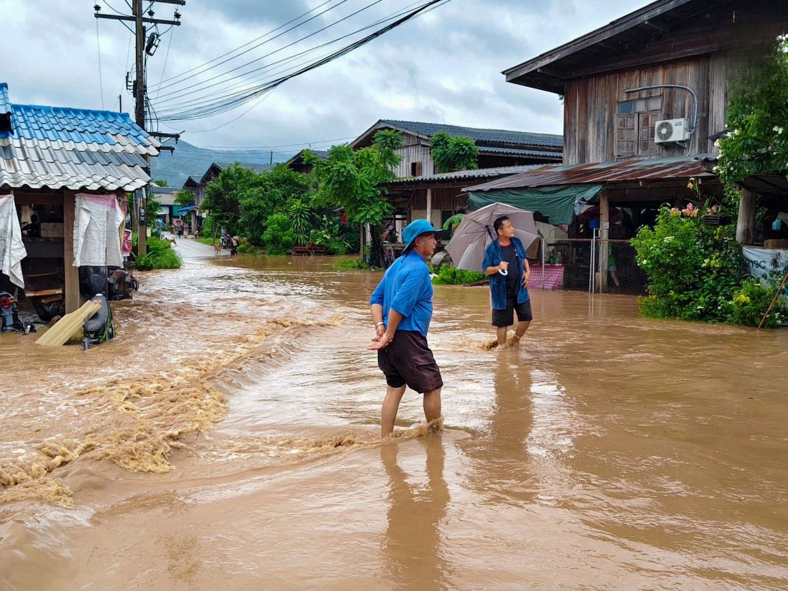 Agriculture minister visits flood-hit Nan and Sukhothai provinces | News by Thaiger