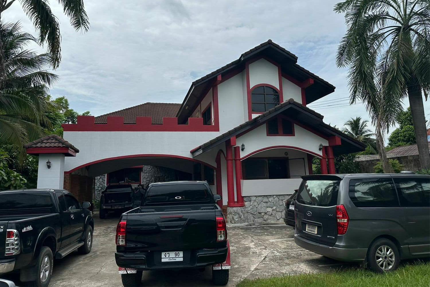 15 Chinese arrested in northern Thailand luxury home raid for scam | News by Thaiger