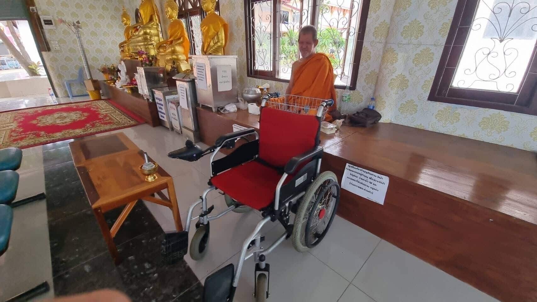 Nonthaburi monk rescued after wheelchair falls into canal | News by Thaiger