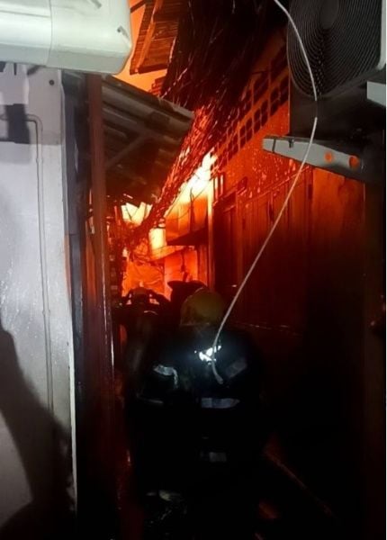 Khlong Toei inferno leaves families homeless in midnight chaos | News by Thaiger