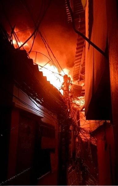 Khlong Toei inferno leaves families homeless in midnight chaos | News by Thaiger