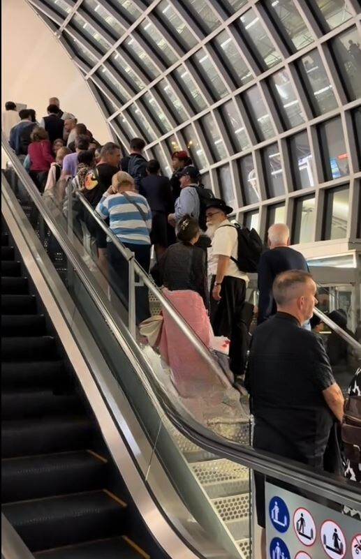 Qantas passengers forced to surrender passports in Bangkok (video) | News by Thaiger