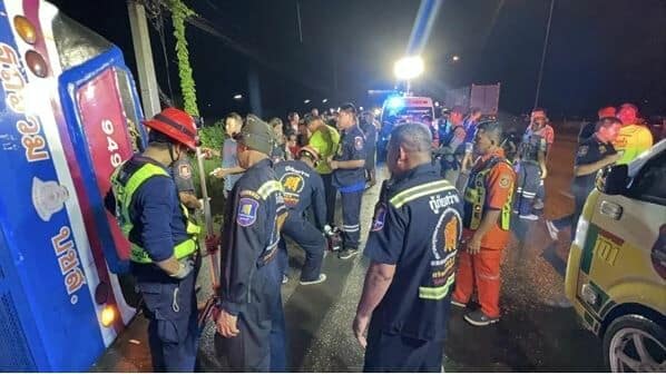 Rainy horror: Phuket-bound tour bus topples in ‘killer curve’ crash | News by Thaiger