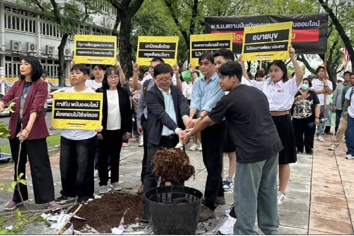 Casino bill meltdown: Government on brink amid public fury | News by Thaiger
