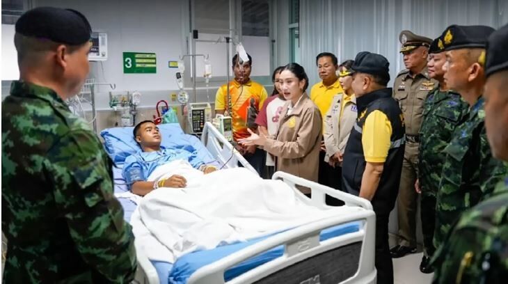 Paetongtarn visits rangers hurt in Ubon border blast | News by Thaiger