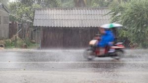 Heavy rain warning for 9 provinces, rough seas ahead | Thaiger