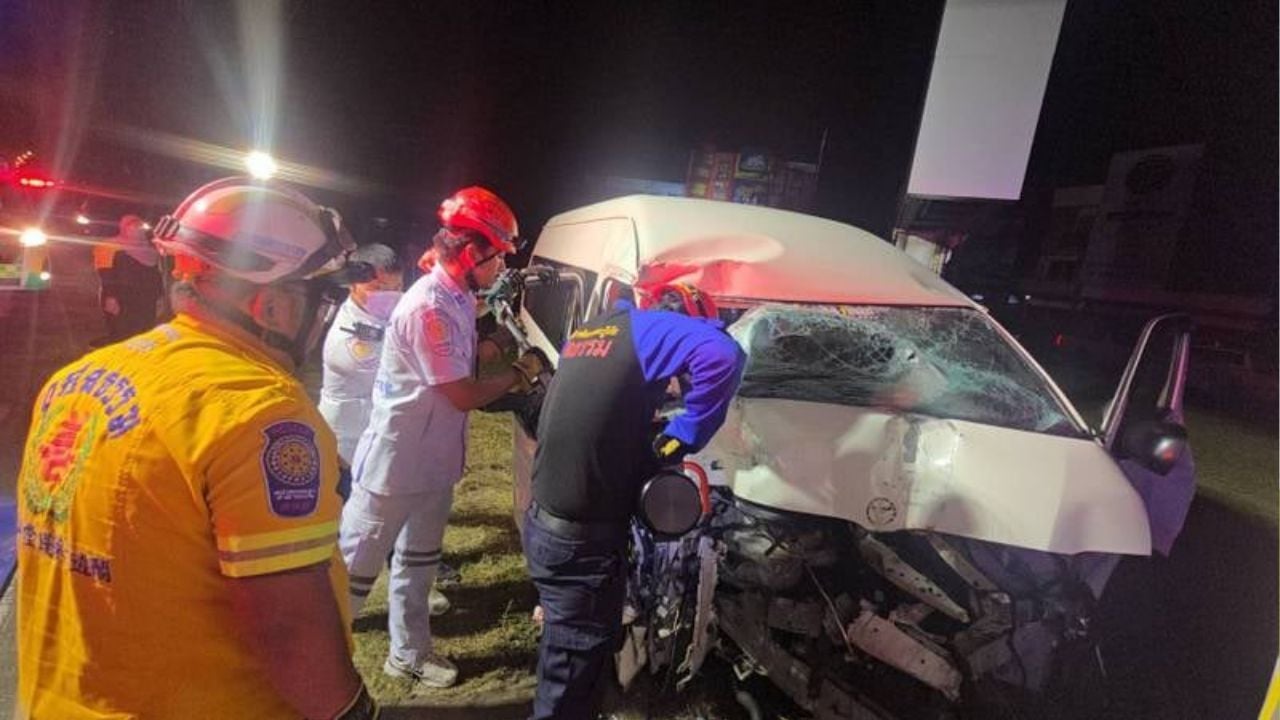 Van crash in Phuket leaves driver seriously injured | Thaiger