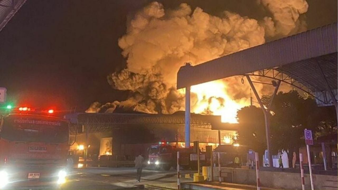 Fire engulfs Buriram rubber factory, smoke spans 10 kilometres