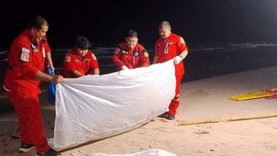 Mysterious body found at Bang Saen Beach, police seek identity | Thaiger
