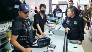 Bangkok police bust illegal cannabis shop, arrest 28 year old man