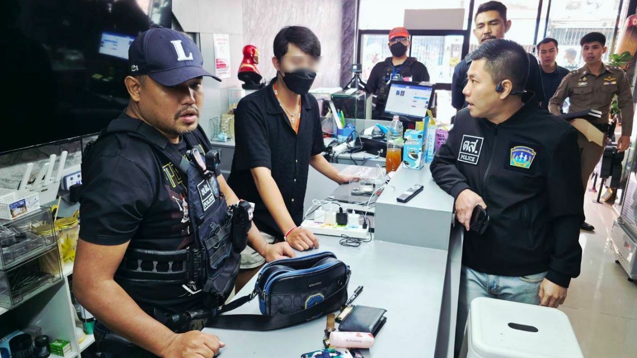 Bangkok police bust illegal cannabis shop, arrest 28 year old man