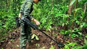 Thai engineers clear mines after explosion near Cambodia border