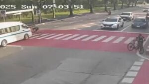 Van hits cyclist at Bangkok crossing, elderly man injured (video)