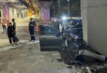 Pickup truck crashes into expressway pillar in Nonthaburi
