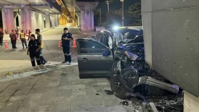 Pickup truck crashes into expressway pillar in Nonthaburi