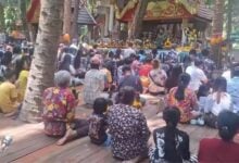 Kham Chanod draws crowds for spiritual rituals and luck