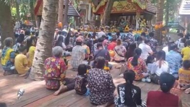 Kham Chanod draws crowds for spiritual rituals and luck