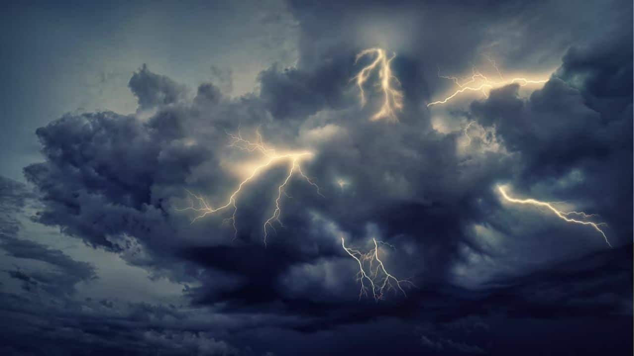 Thailand braces for heavy rainfall and strong winds in 31 provinces | Thaiger